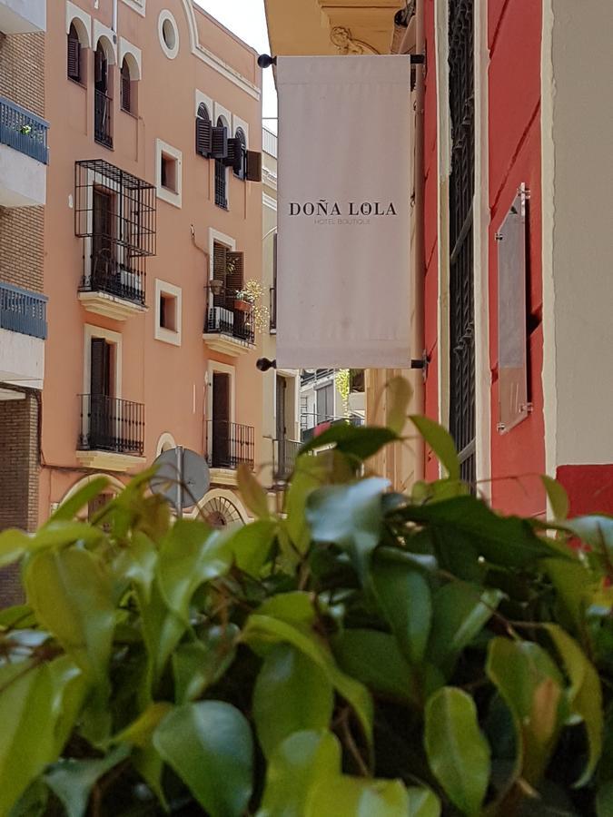Hotel Y Apartamentos Dona Lola Sevilla Eksteriør billede